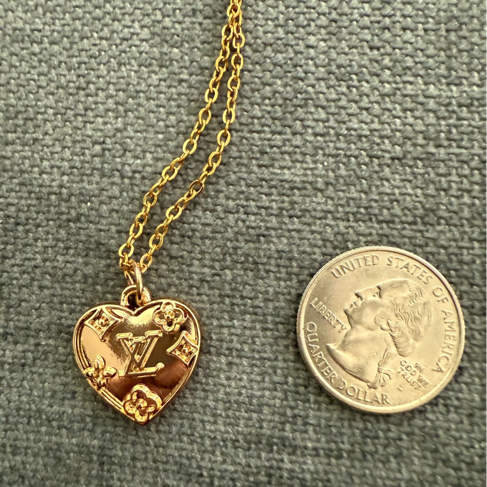 LV Gold Heart Pendant Necklace - Picture 4 of 4